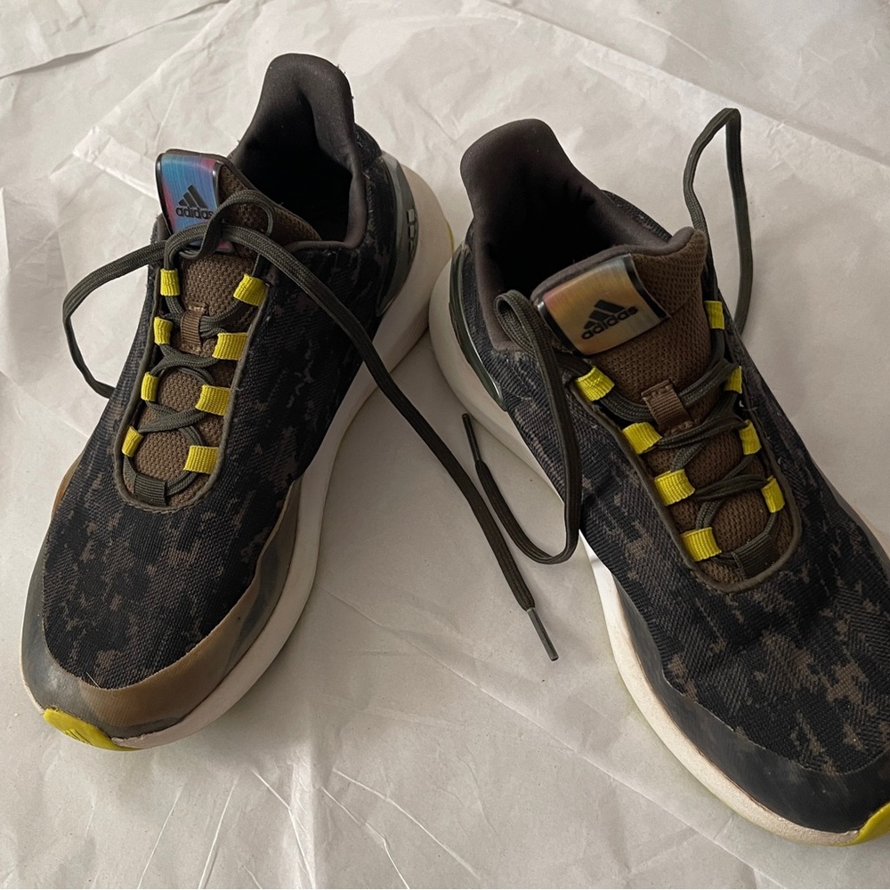 Adidas Men's Black and Yellow Sneakers
